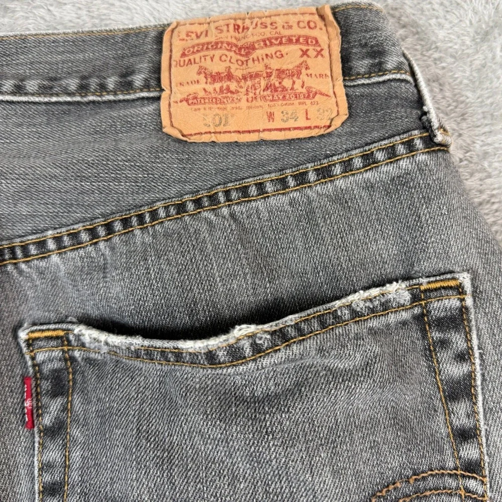 Levis 501 Jeans Mens 34x32 (Fits 32x31) Gray Button Fly Straight Leg Denim